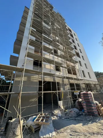 Tirane, shitet dyqan Kati 0, 47 m² 172.000 € (MIHAL GRAMENO)