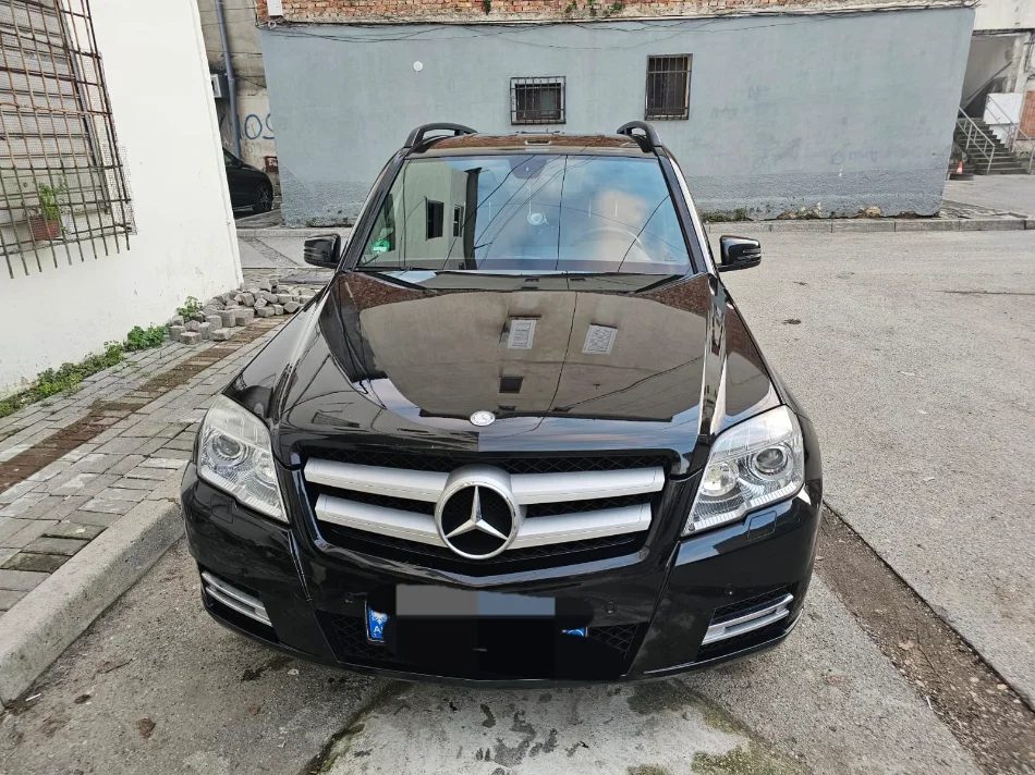 Tirane, shes makine GLK 220 cdi Nafte, e zeze automatik Klima 23.000 km 9300 €