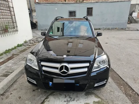 Tirane, shes makine GLK 220 cdi Nafte, e zeze automatik Klima 23.000 km 9300 €