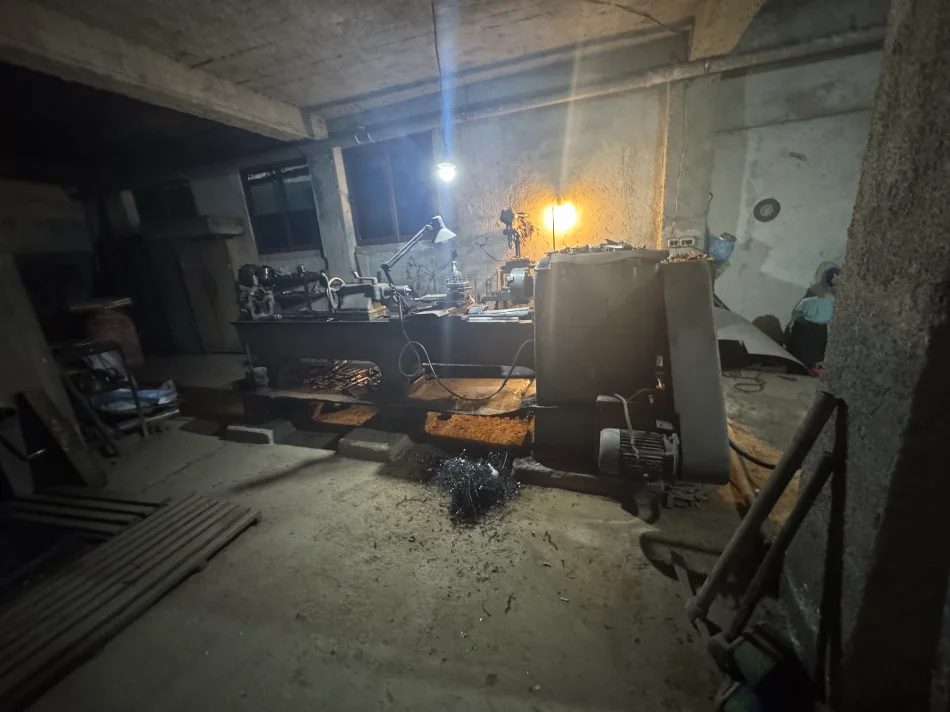 Shes Torno/Trapan/Sharre/ Shitet oficina komplet 4.000 €