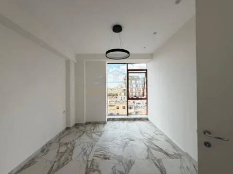 Tirane, jepet me qera ambjent biznesi Kati 7, 68 m² 1.100 € (Rruga e Kavajes)