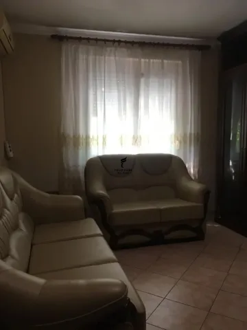 Tirane, jepet me qera apartament 2+1 Kati 4, 76 m² 600 € (RRUGA E ELBASANIT)