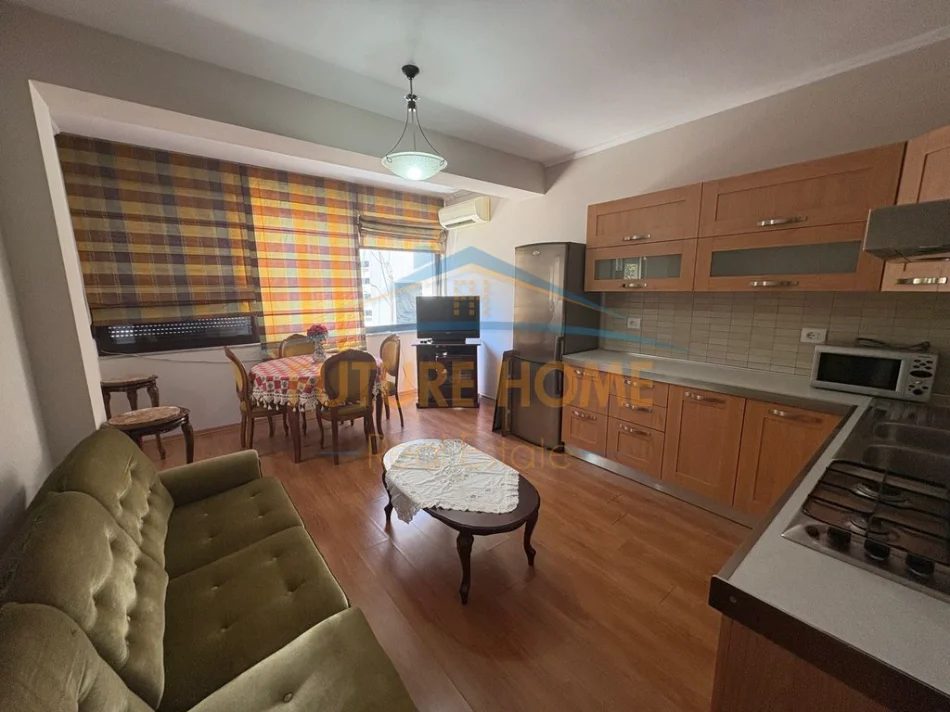 Tirane, jepet me qera apartament 2+1+Ballkon Kati 2, 100 m² 750 € (Myslym Shyr)