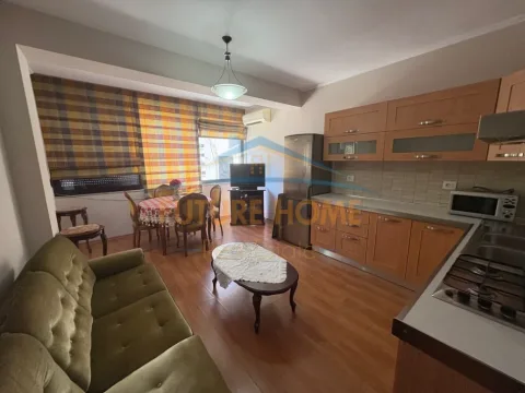 Tirane, jepet me qera apartament 2+1+Ballkon Kati 2, 100 m² 750 € (Myslym Shyr)