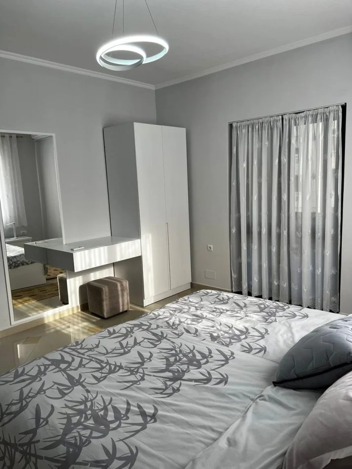 Tirane, jepet me qera apartament 1+1 Kati 2, 70 m² 600 € (Rruga e Elbasanit)