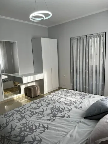 Tirane, jepet me qera apartament 1+1 Kati 2, 70 m² 600 € (Rruga e Elbasanit)