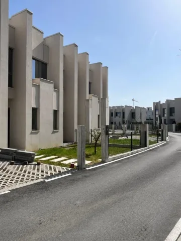 Tirane, jepet me qera tokë Kati 1, 410 m² 2800 € (Green Valley)