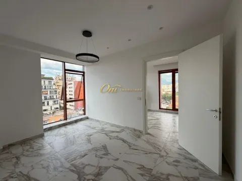 Tirane, jepet me qera zyre Kati 6, 70 m² 900 € (RRUGA E KAVAJES)