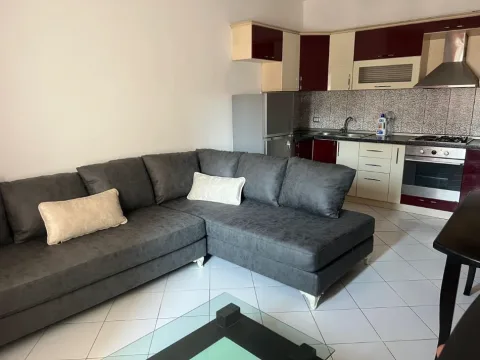 Tirane, Jepet me Qera Apartament 2+1,Mobilim, Çmimi 50,000 Lekë të Reja, në Astir, Tiranë.