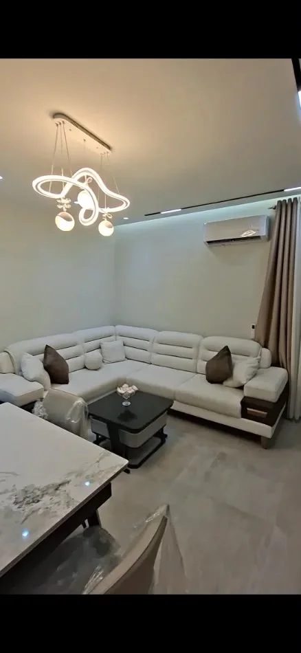 Tirane, jepet me qera apartament 1+1+Ballkon Kati 3, 70 m² 700 € (Selvia)