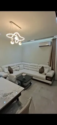 Tirane, jepet me qera apartament 1+1+Ballkon Kati 3, 70 m² 700 € (Selvia)