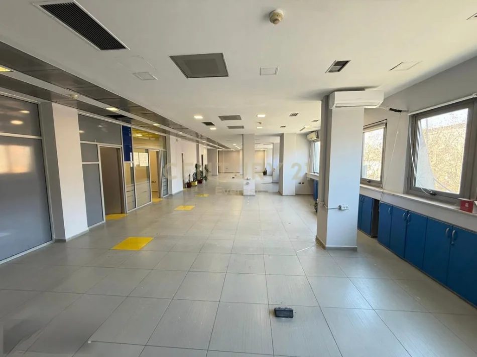 Tirane, shitet ambjent biznesi Kati 2, 916 m² 2.157.000 € (rruga e kavajes)