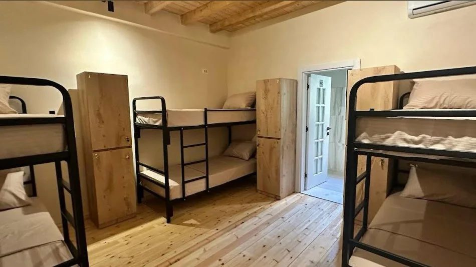 Tirane, jepet me qera hotel Kati 3, 300 m² 5.000 € (MYSLYM SHYRI)