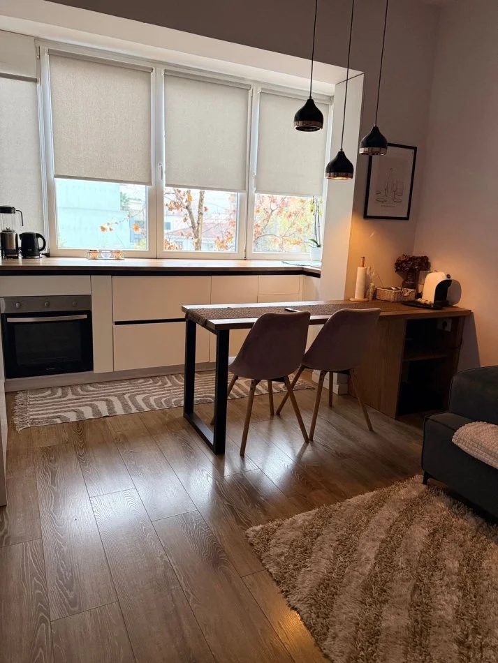 Tirane, jepet me qera apartament 2+1 Kati 2, 70 m² 1.500 € (QENDER)