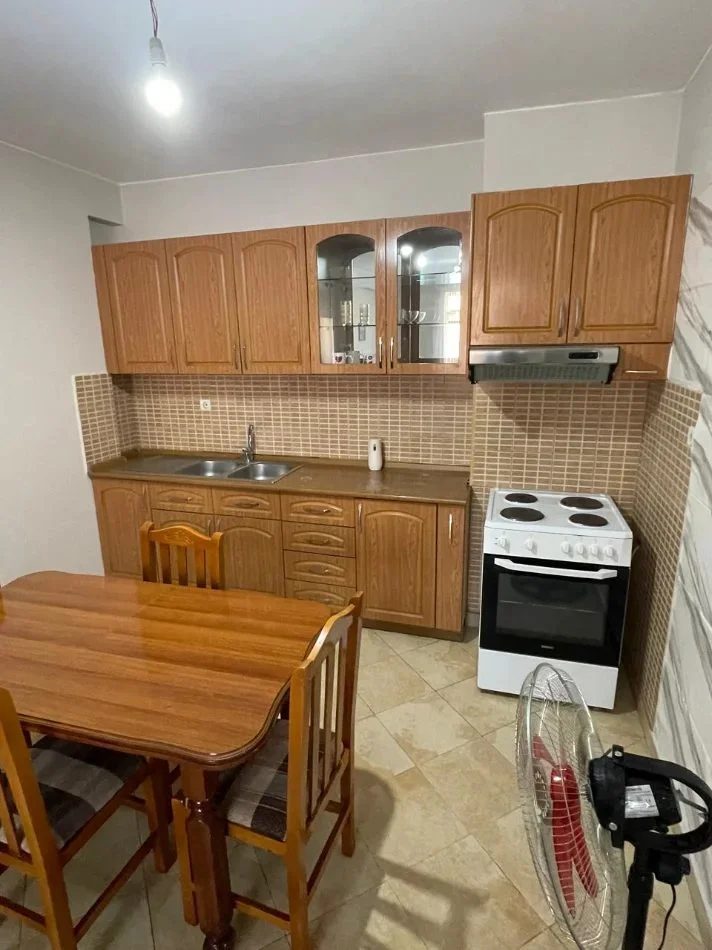 Tirane, jepet me qera apartament 2+1 Kati 5, 90 m² 400 € (Yzberisht)
