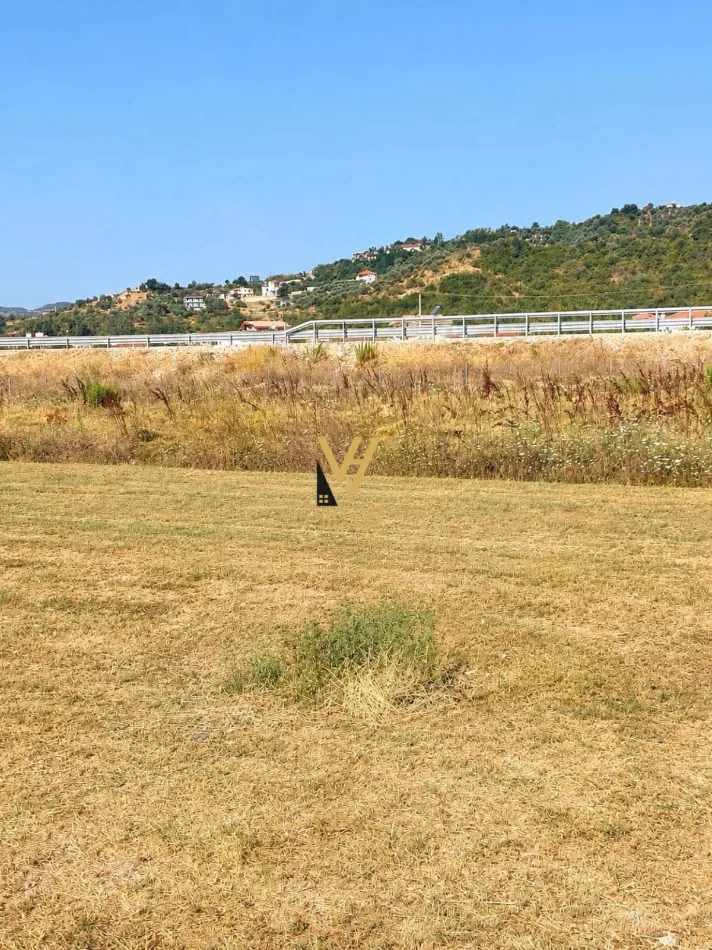 Tirane, shitet toke , 4.300 m² 125.000 € (BERXULLE)