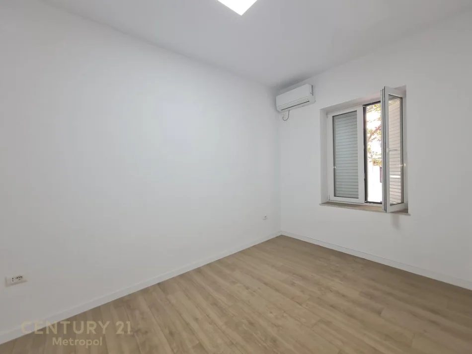 Tirane, jepet me qera zyre Kati 3, 100 m² 1.000 € (Myslym Shyri)