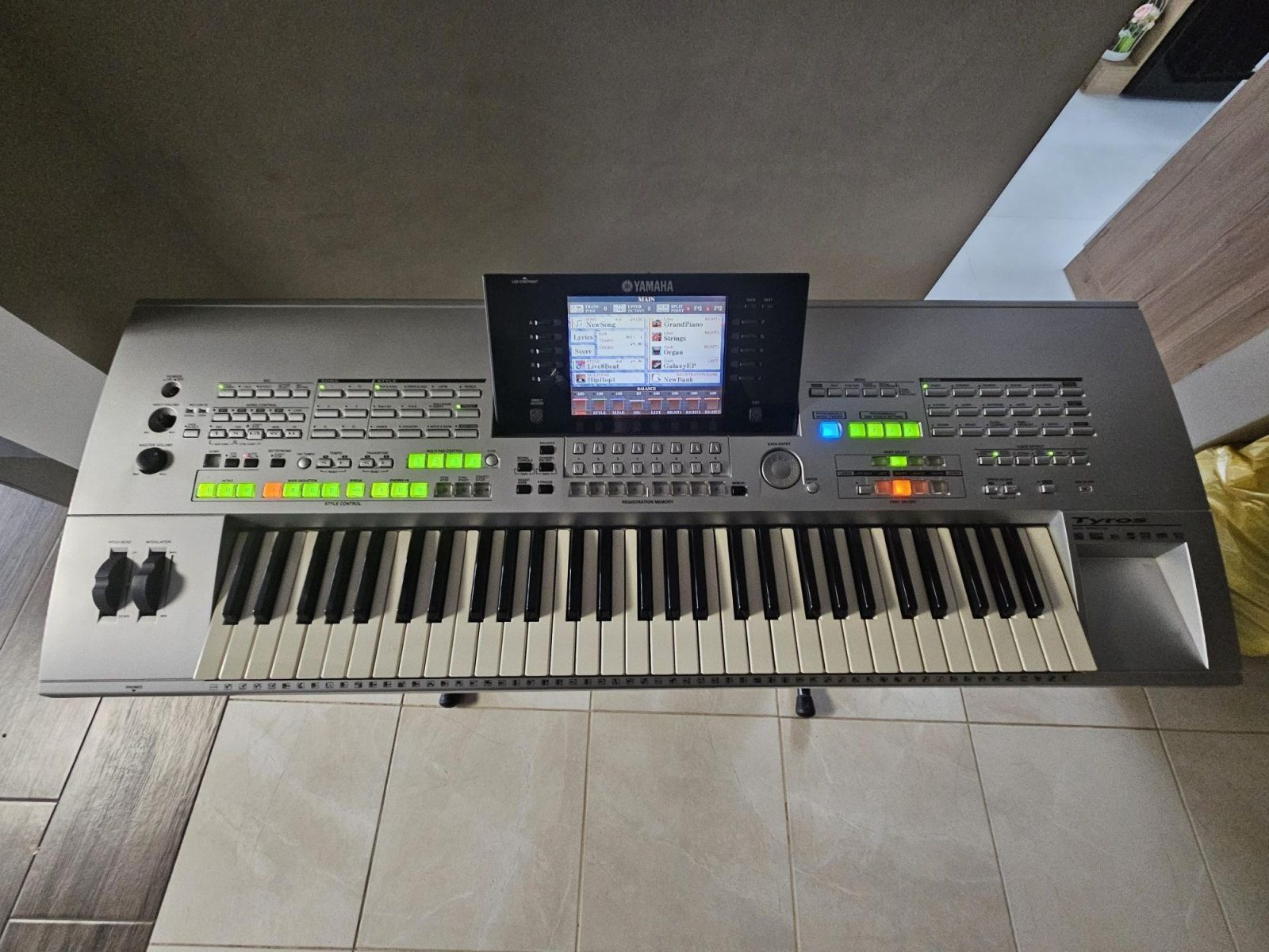 Organo - Yamaha Tyros 1 - Si e re