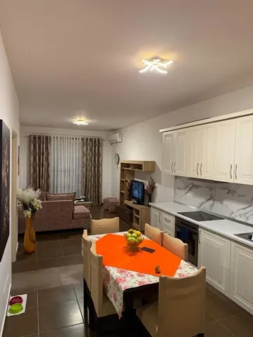 Tirane, jepet me qera apartament 2+1 Kati 2, 100 m² 650 € (Liqeni i Thate)