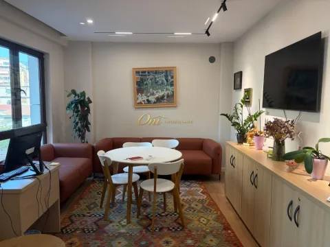 Tirane, jepet me qera zyre Kati 2, 70 m² 700 € (MYSLYM SHYRI)