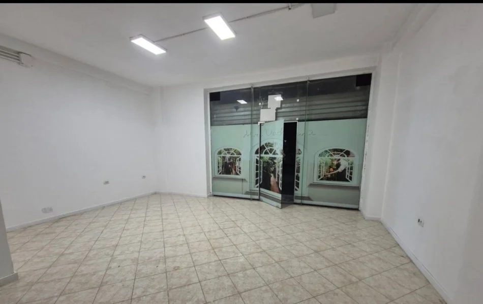 Tirane, shitet ambjent biznesi Kati 1, 55 m² 105000 € (Yzberisht)