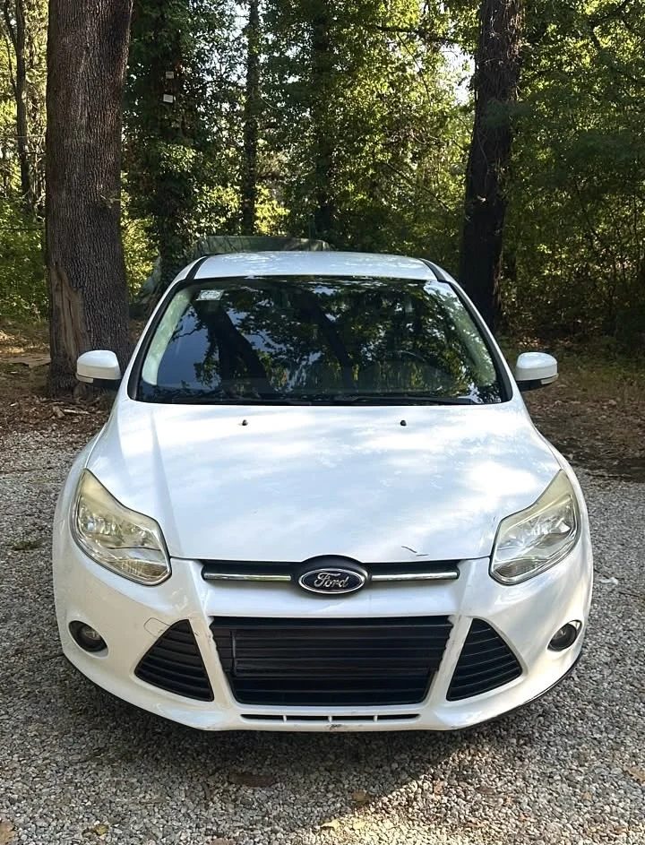 Tirane, shitet makine Ford Focus 2014 Nafte, e bardhë manuale Kondicioner 47.000 km 600.000 €