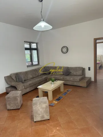 Tirane, jepet me qera apartament 2+1 Kati 2, 100 m² 550 € (ALI DEMI)