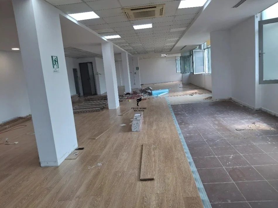 Tirane, jepet me qera zyre Kati 2, 330 m² 4.500 € (BLLOK)