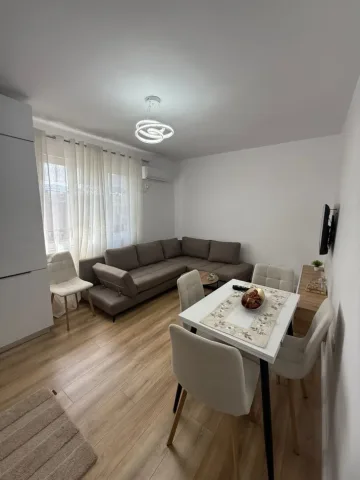 Tirane, jepet me qera apartament 1+1 Kati 3, 60 m² 700 € (Qender)