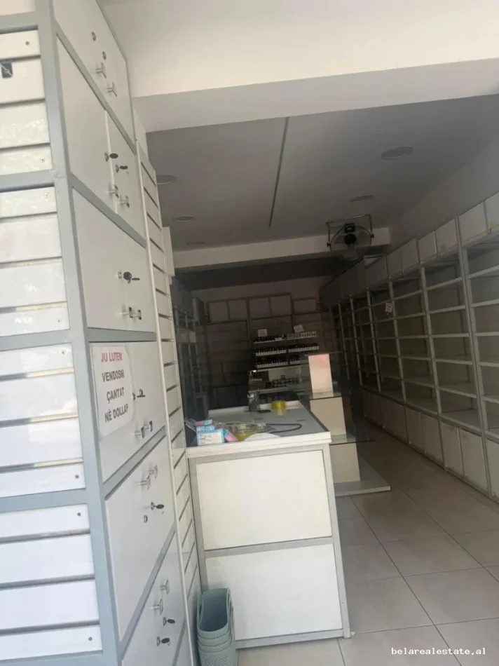 Tirane, jepet me qera dyqan Kati 0, 55 m² 1.200 € (medreseja)