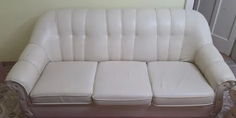 Shiten divane dhe mobilje