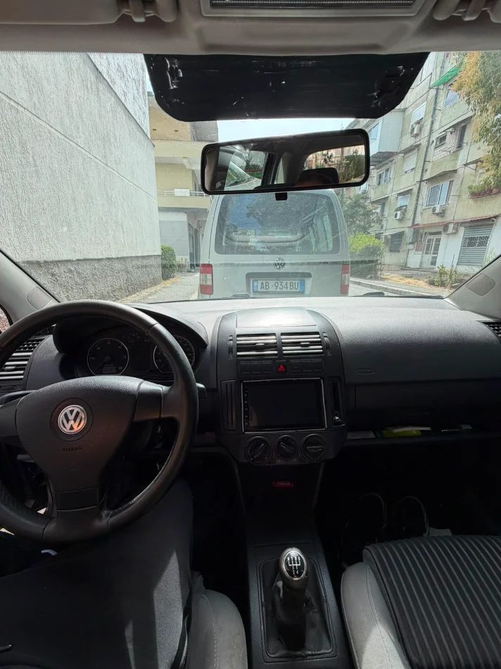 Tirane, shitet makine Polo Nafte, gri e erret manuale Klima