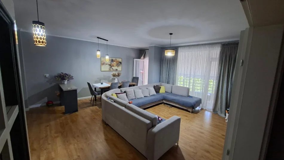 Tirane, jepet me qera apartament 2+1+Ballkon Kati 3, 120 m² 700 € (Don Bosko)