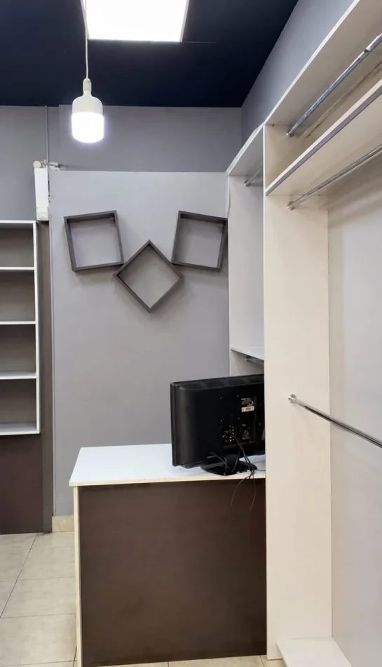 Tirane, jepet me qera ambjent biznesi Kati 0, 22 m² 400 € (Rruga e Durrësit)