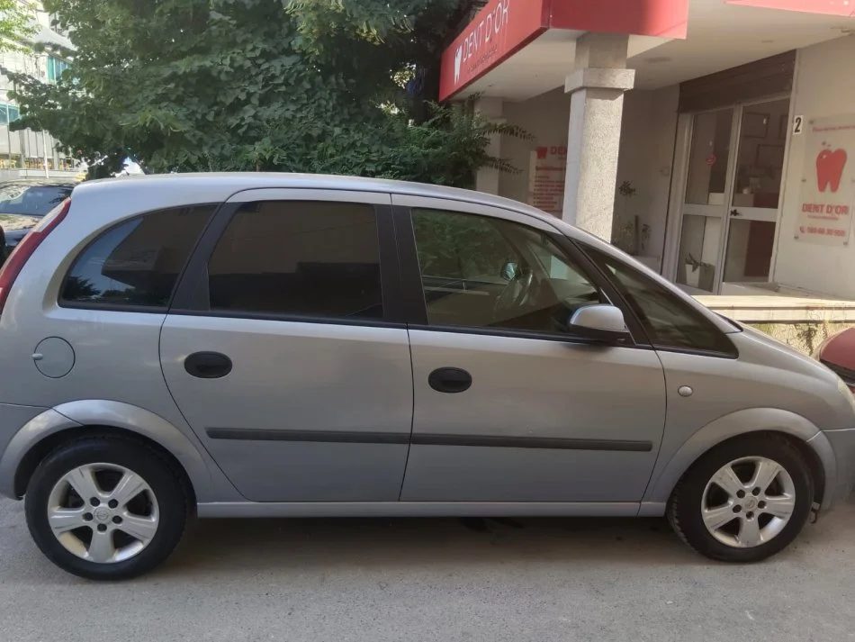 Tirane, shitet makine OPEL MERIVA Nafte, manuale 1200 €