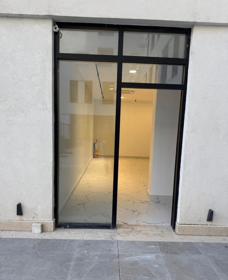 Tirane, shitet ambjent biznesi Kati 1, 38 m² 190.000 € (Rruga Mine Peza)