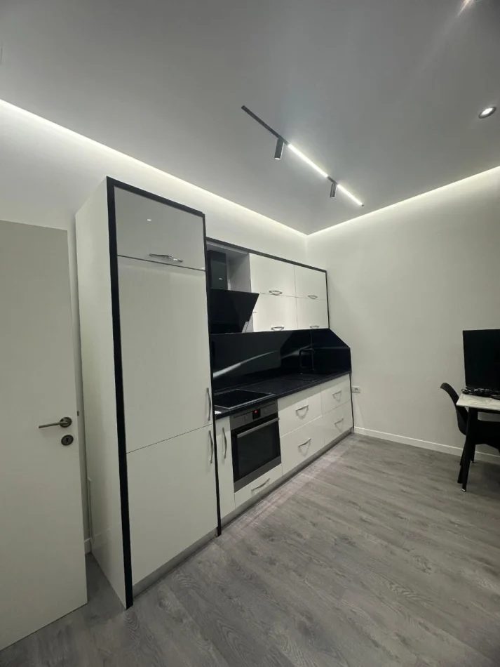 Tirane, jepet me qera apartament 1+1 Kati 2, 53 m² 700 € (Ambasada Amerikane)