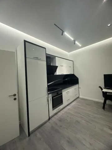 Tirane, jepet me qera apartament 1+1 Kati 2, 53 m² 700 € (Ambasada Amerikane)