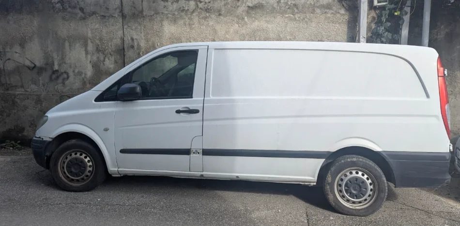 Tirane, shes Furgon mercedes benz Nafte, e bardhë 294.000 km 5.500 €