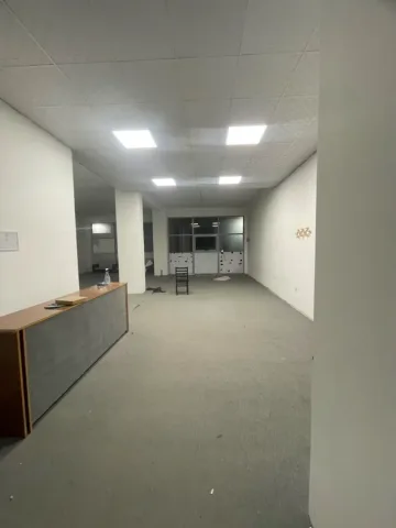 Tirane, shitet lokal Kati 1, 146 m² 175.000 € (kamez , institut)