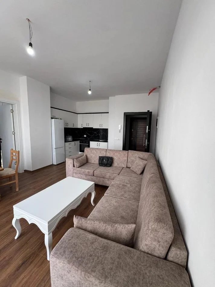 Tirane, jepet me qera apartament 2+1 Kati 5, 75 m² 500 € (Paskuqan)