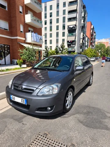 Tirane, shitet Toyota Corolla Nafte, gri e erret manuale Klima 224.000 km