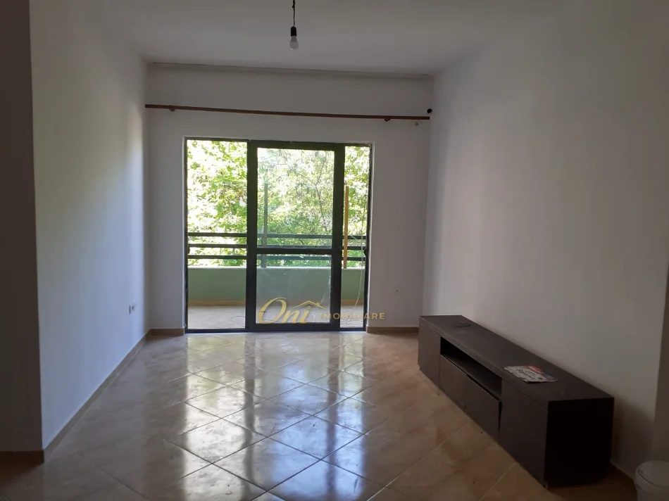 Tirane, jepet me qera apartament 2+1 Kati 2, 100 m² 400 € (ASTIR)