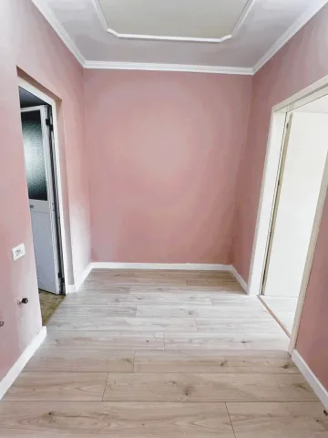 🏡 Shitet Apartament 1+1 tek Rruga Irfan Tomini