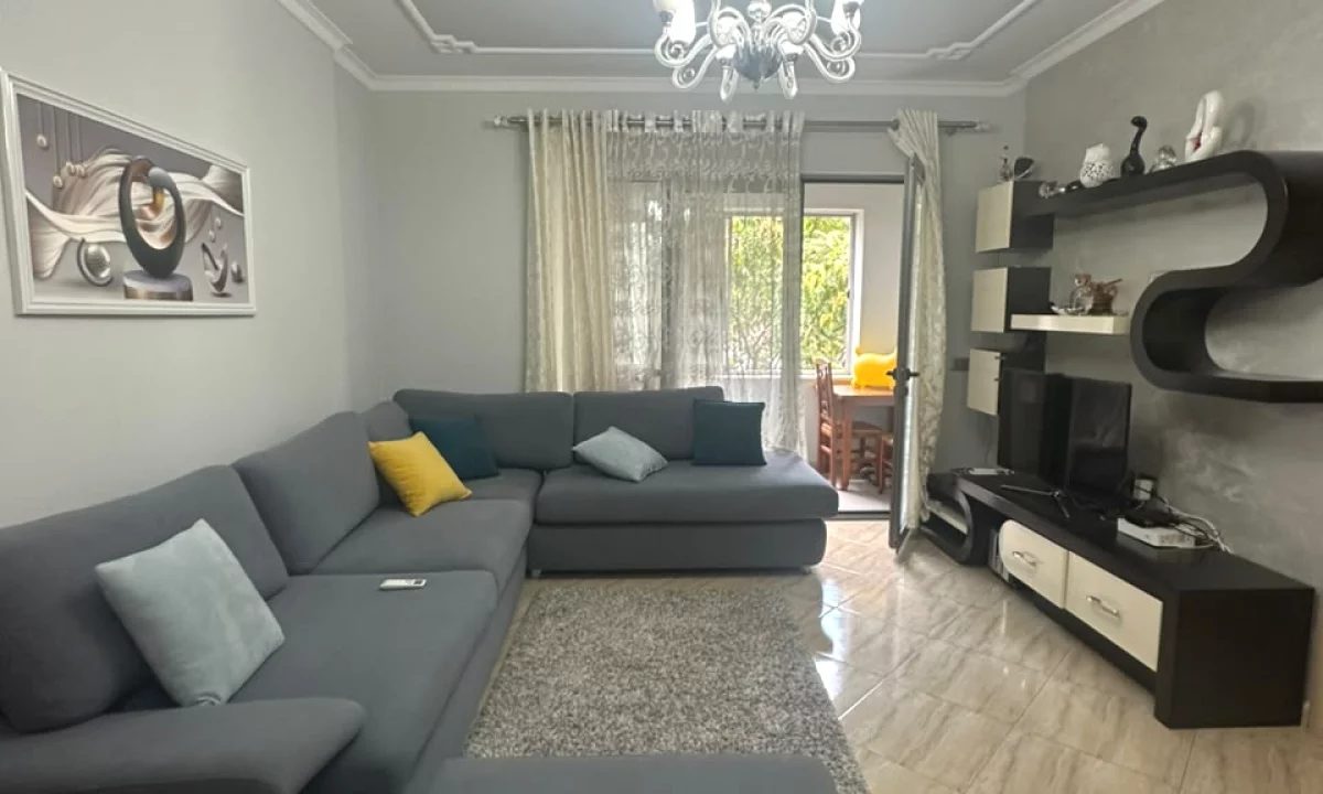 Shitet apartament 2+1+2 ne Kinostudio