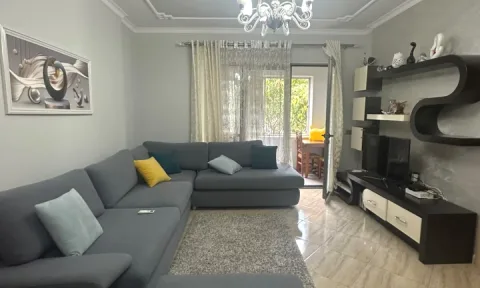 Shitet apartament 2+1+2 ne Kinostudio
