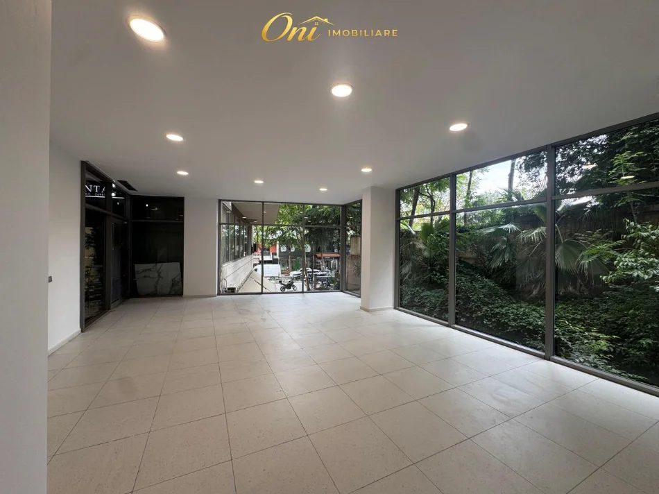 Tirane, jepet me qera ambjent biznesi Kati 1, 64 m² 680 € (QSUT)