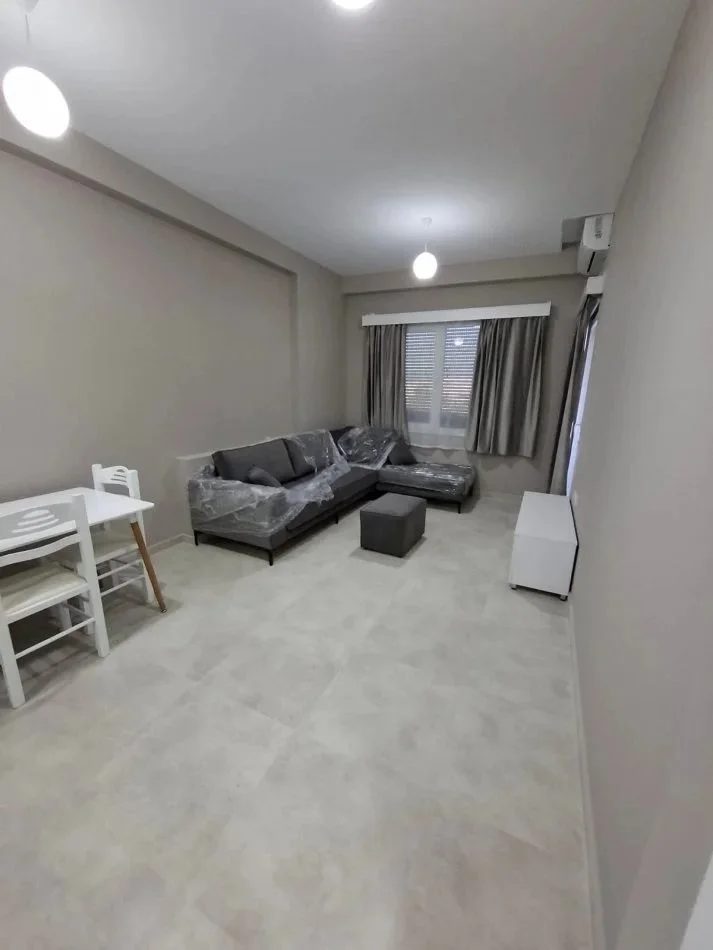 Tirane, jepet me qera apartament 1+1 Kati 6, 60 m² 570 € (RRUGA E KAVAJES)