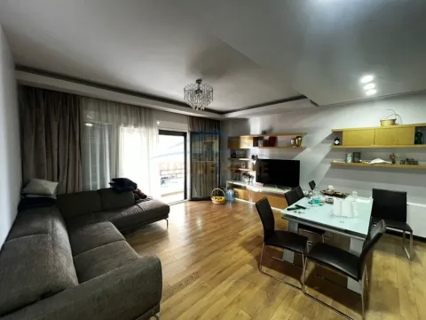 Tirane, shitet apartament 3+1 Kati 5, 142 m² 255.240 € (RRUGA DRITAN HOXHA)