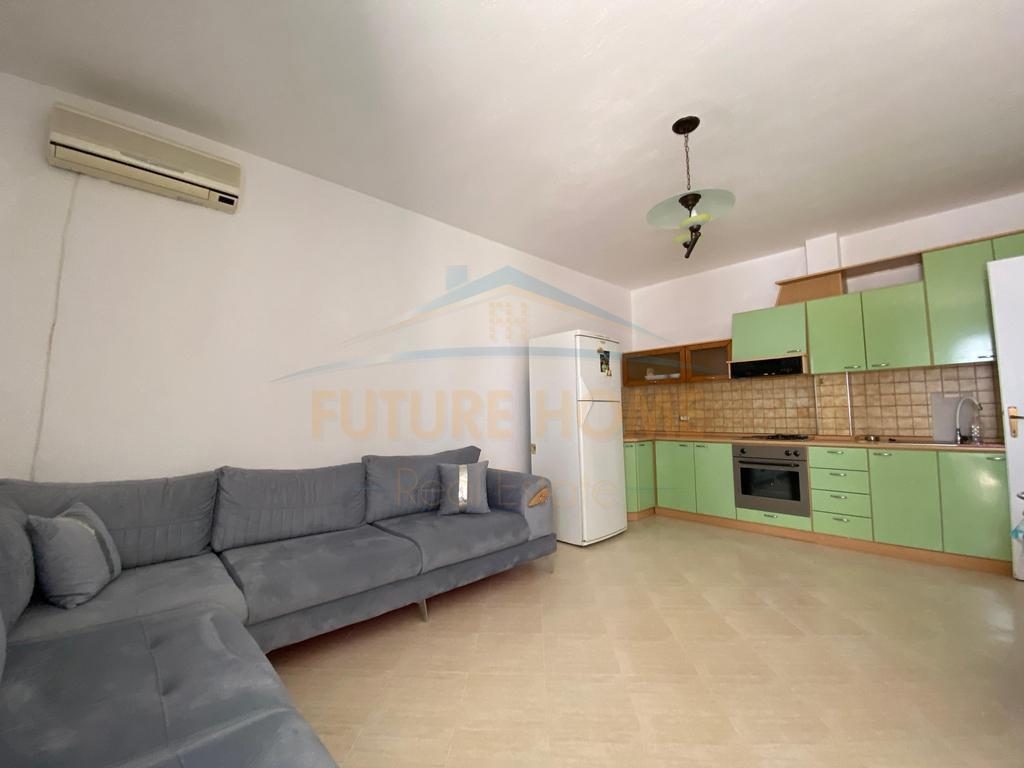 0696044427Shitet, Apartament 2+1, Mali i Robit, Golem